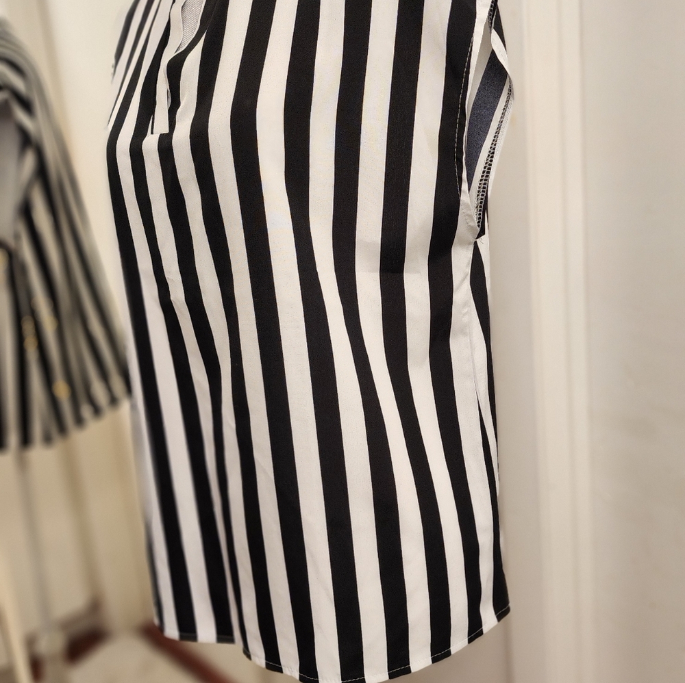 Forever 21 Black and White Striped V-Neck Cap Sleeve Blouse - Picture 5 of 6